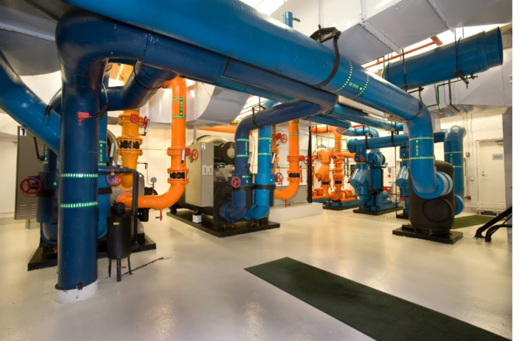 Turnkey water-cooled chiller installation