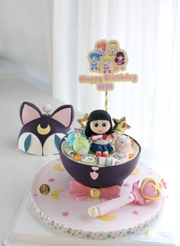 Sailormoon Chocolate Pinata Cake