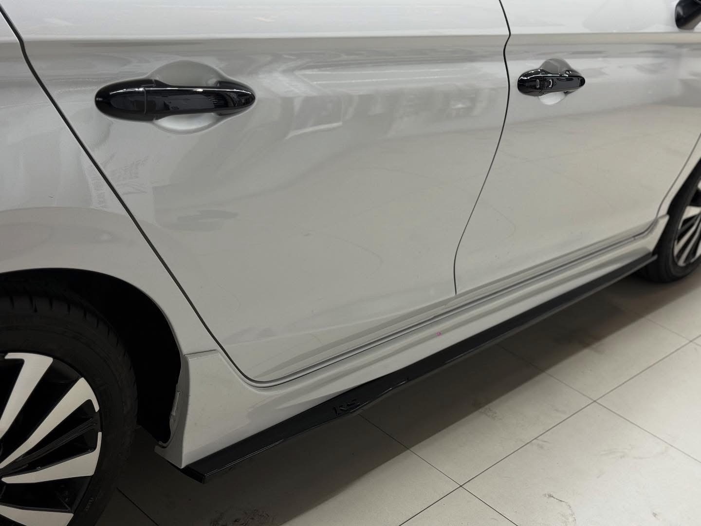 RS SIDE LIPS