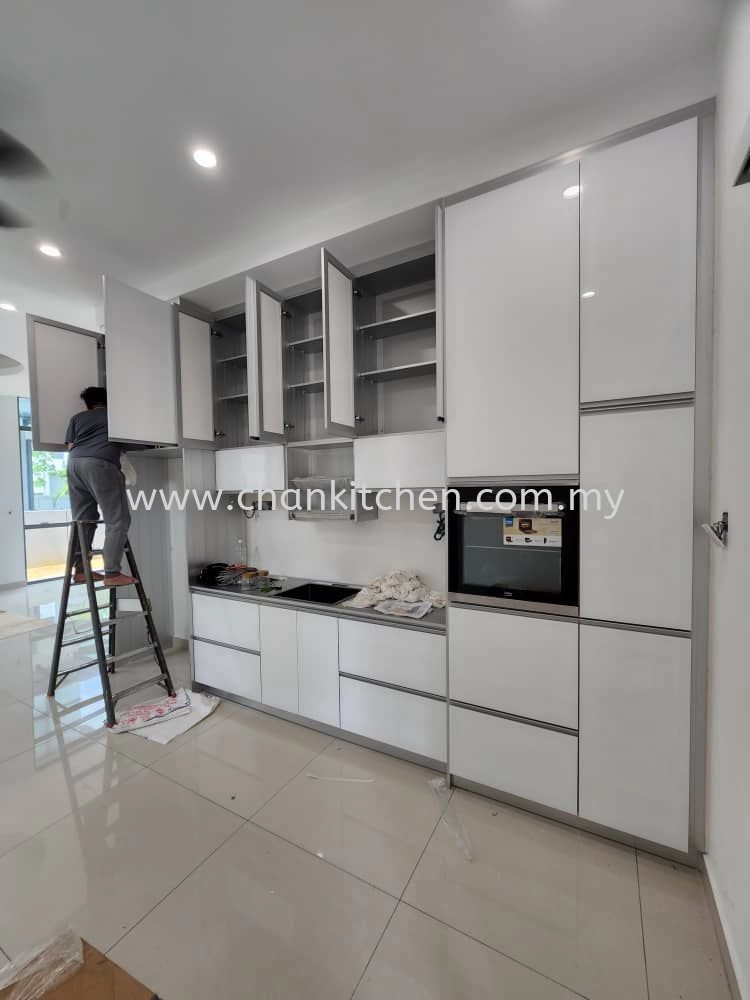 ALUMINIUM KITCHEN CABINET 