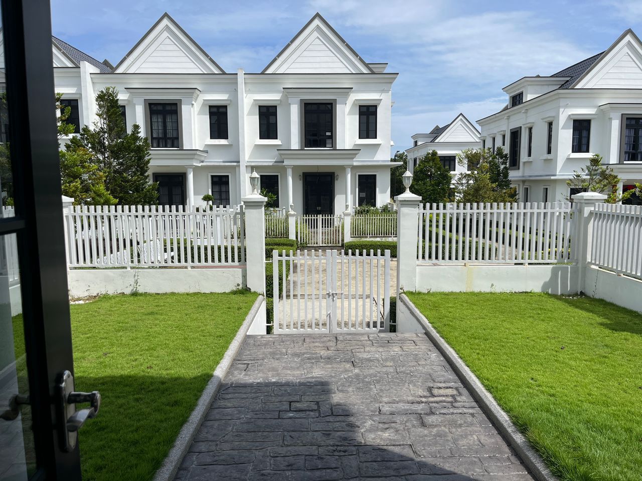 Fully Furnished Luxury Endlot Home in Prestigious Eco Botanic Township