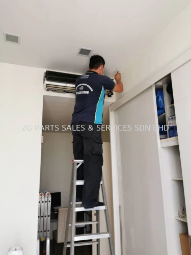 Wall Mounted Air Conditioner Repair For Condo (Baiki Penghawa Dingin Dinding Untuk Kondominium)