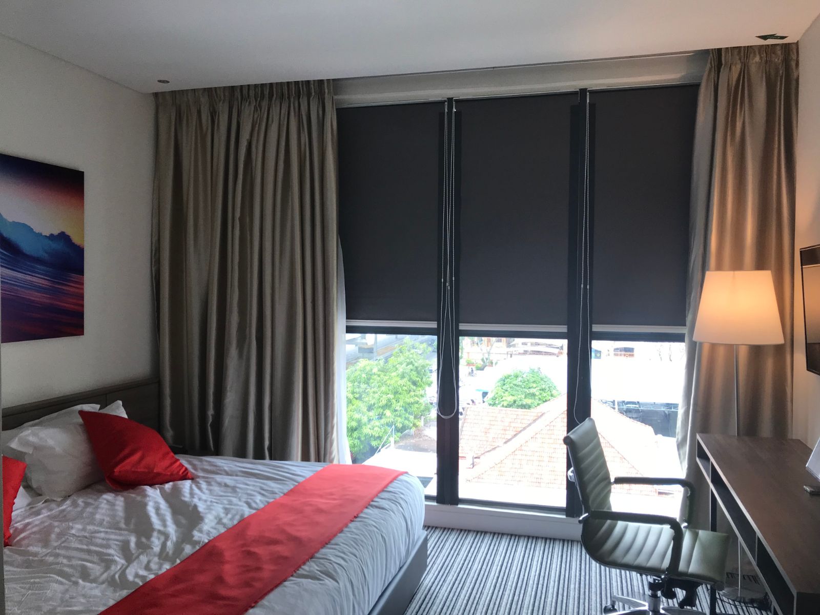 Block Out Roller Blind for Privacy | 100% Polyester Fabric | Roller Chain/Motorised System