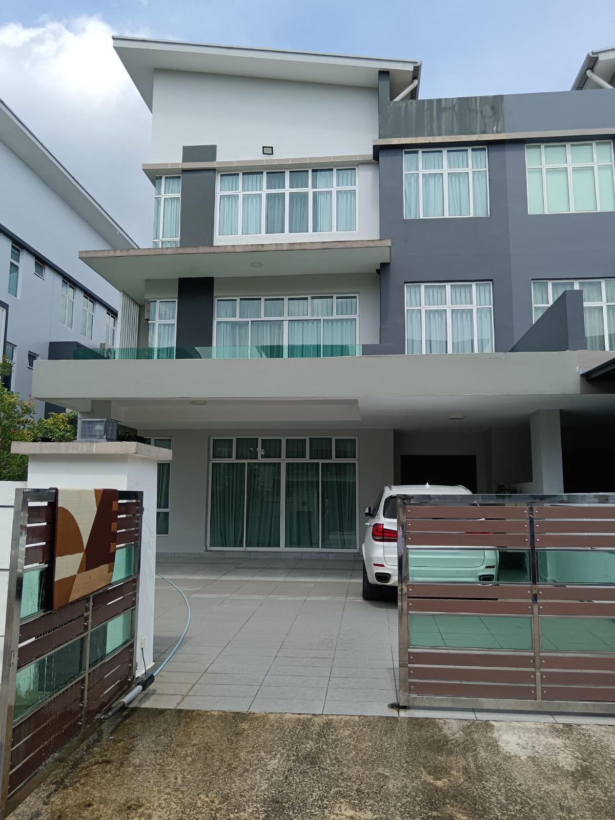Mutiara Mas @ Mutiara Rini – 3-Storey Semi-D for Sale