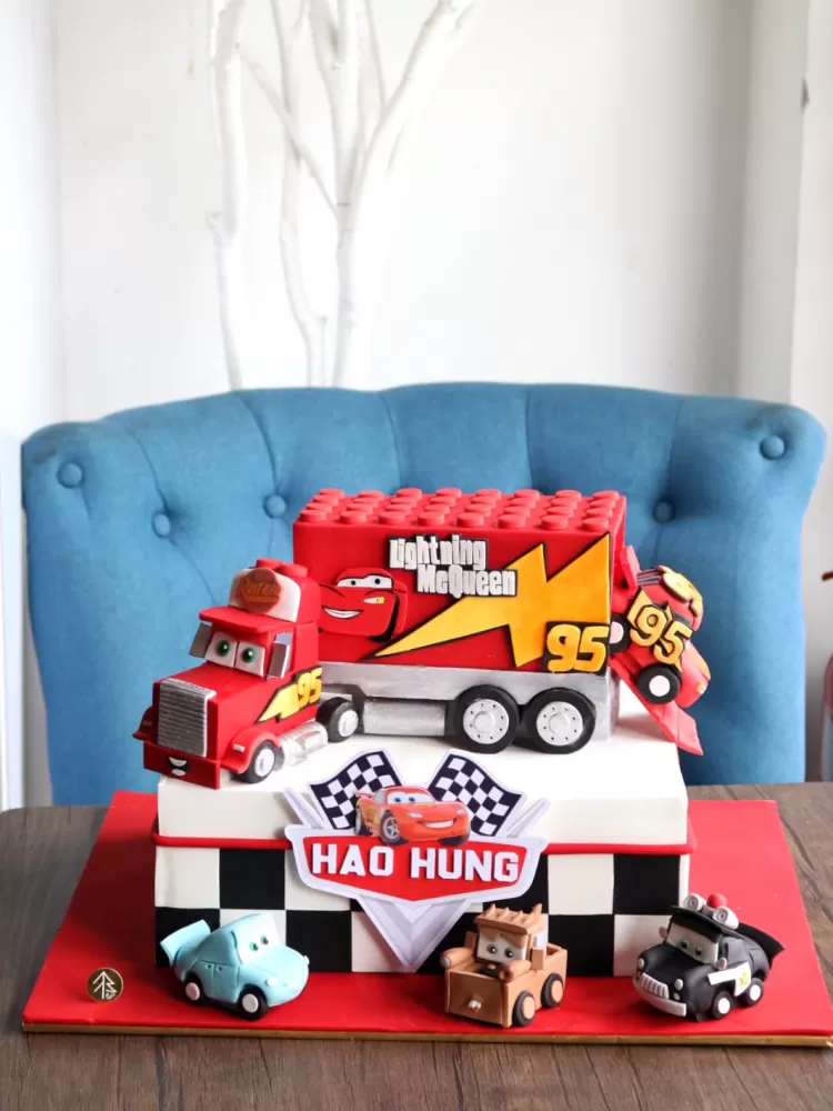 Lightning Mcqueen Cars Mack Truck Cake