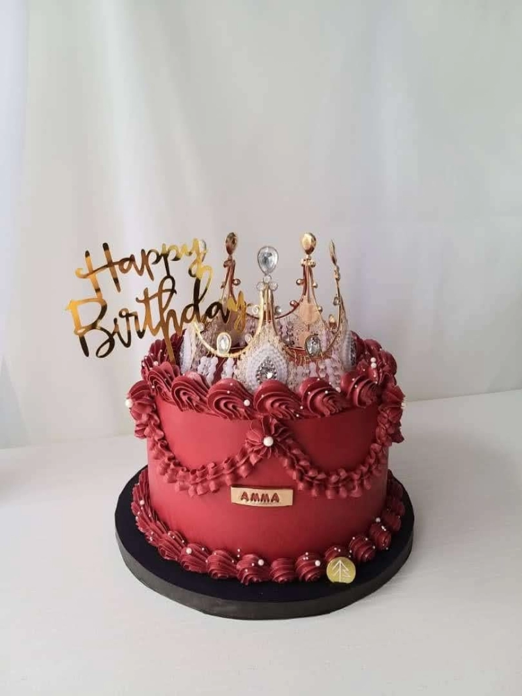 Crown Red Vintage Cake