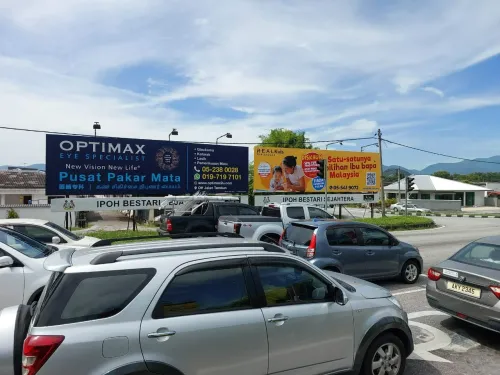 Di Persimpangan Jalan Tasek / Jalan Teh Lean Swee Berhampiran Pasaraya JUSCO, Ipoh