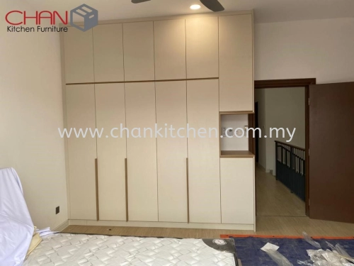 SWING DOOR WARDROBE @ SETIA SAFIRO, CYBERJAYA