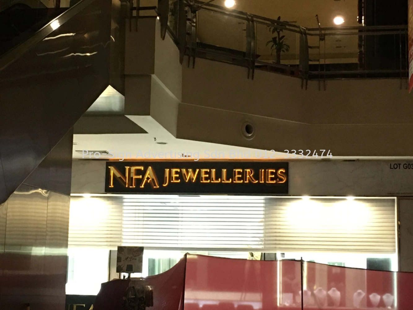 GOLD STAINLESS STEEL BOX UP LED BACKLIT (NFA JEWELS, KL, 2022)