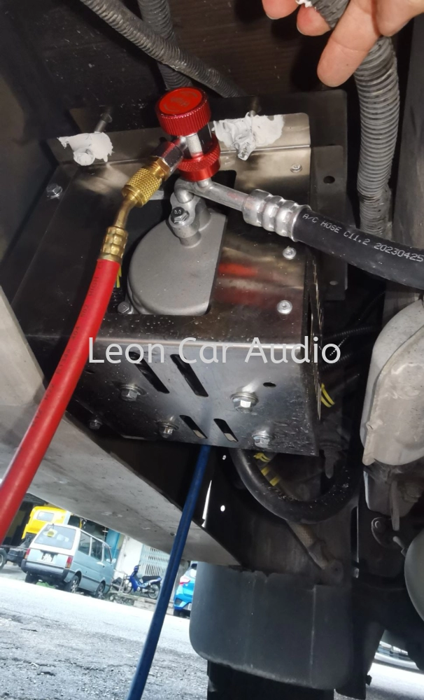 Toyota land cruiser motorhome Caravan Campervan rv Malaysia install car 1.2hp Aircond system