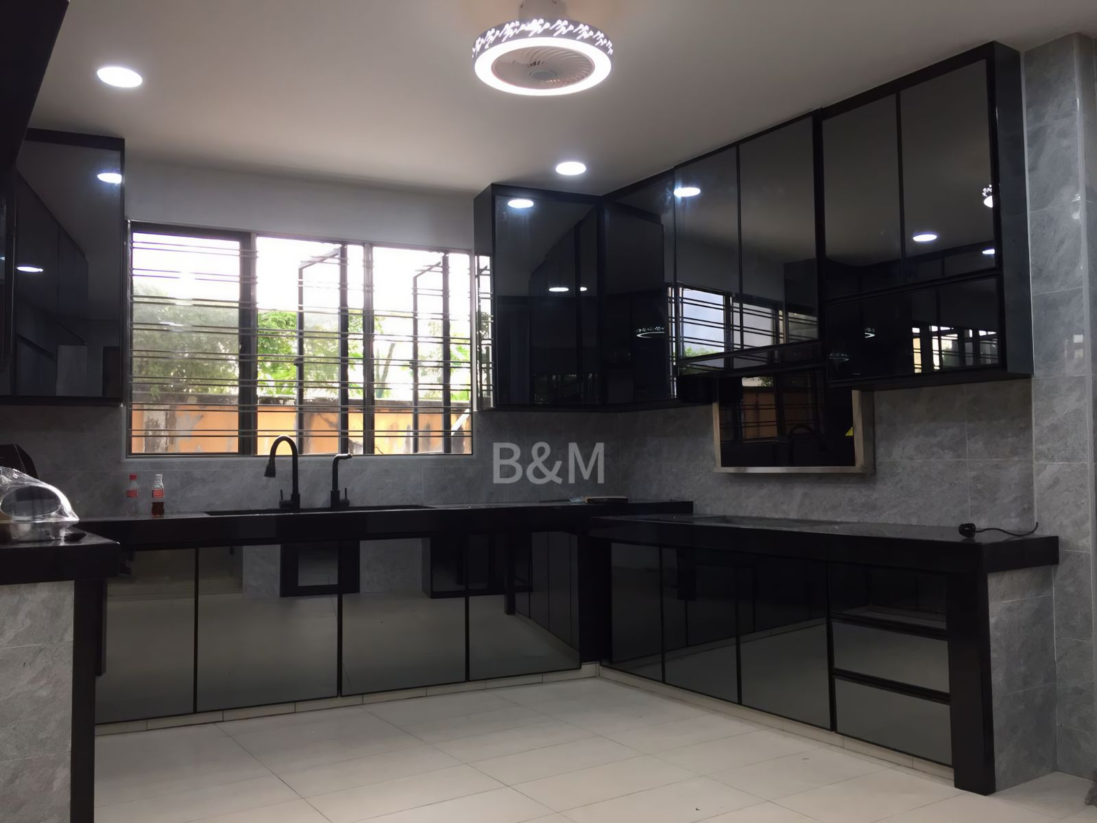 3G Door Kitchen Cabinet & Mirror Glass