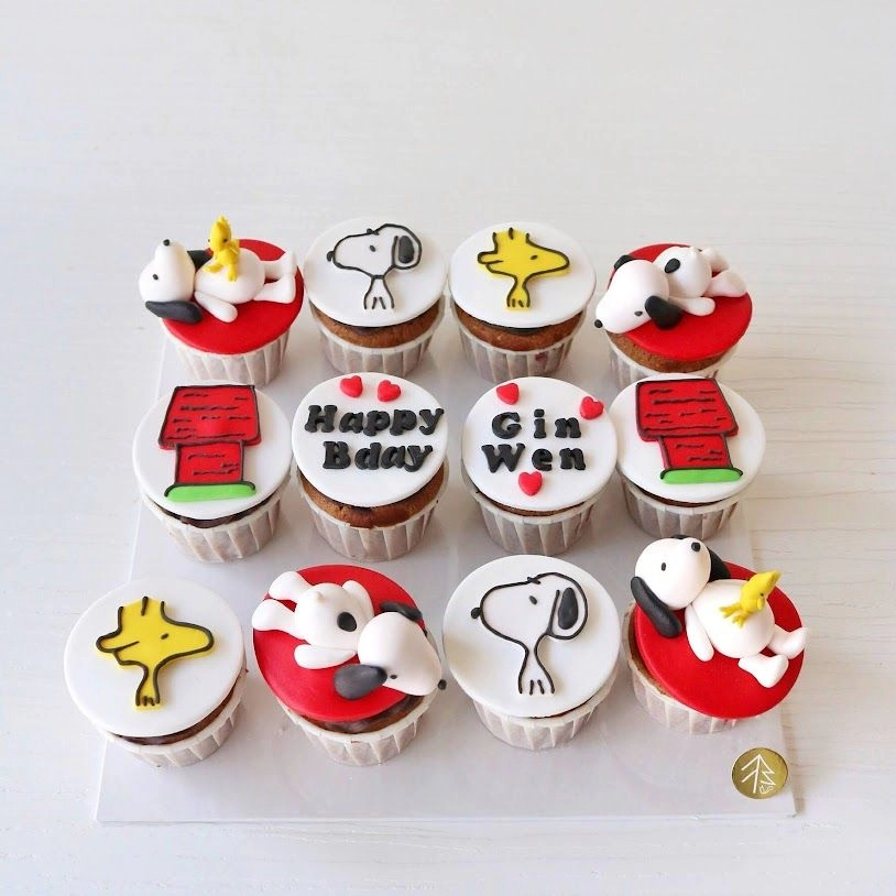 Snoopy Cupcake