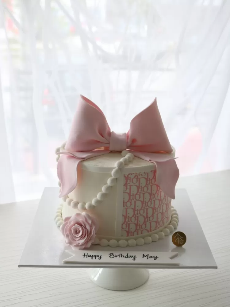 Dior Ribbon Cake (Pink)