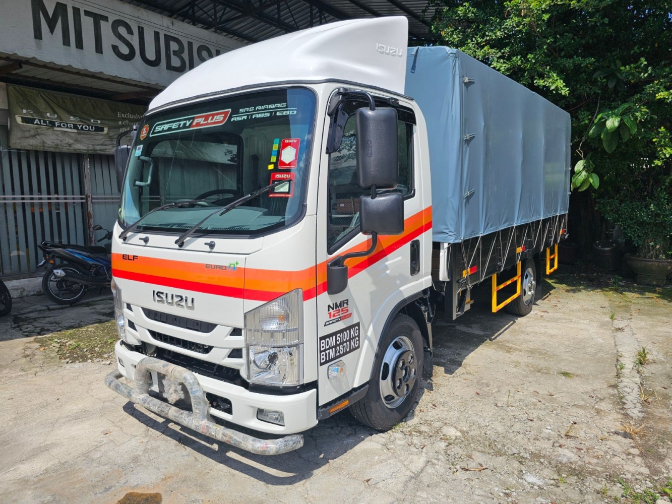NEW ISUZU NMR85UHH 3.0 4JJ1 WOODEN CARGO WITH CANVAS DIRECT MILD STEEL CHEQUE PLATE FLOORBOARD LORRY (EURO4)