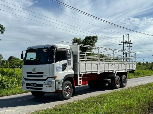 NISSAN CD4 QUON Geranal Cargo (SOLD)