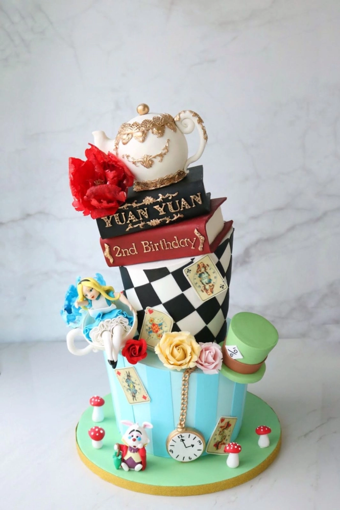 Alice In Wonderland Cake