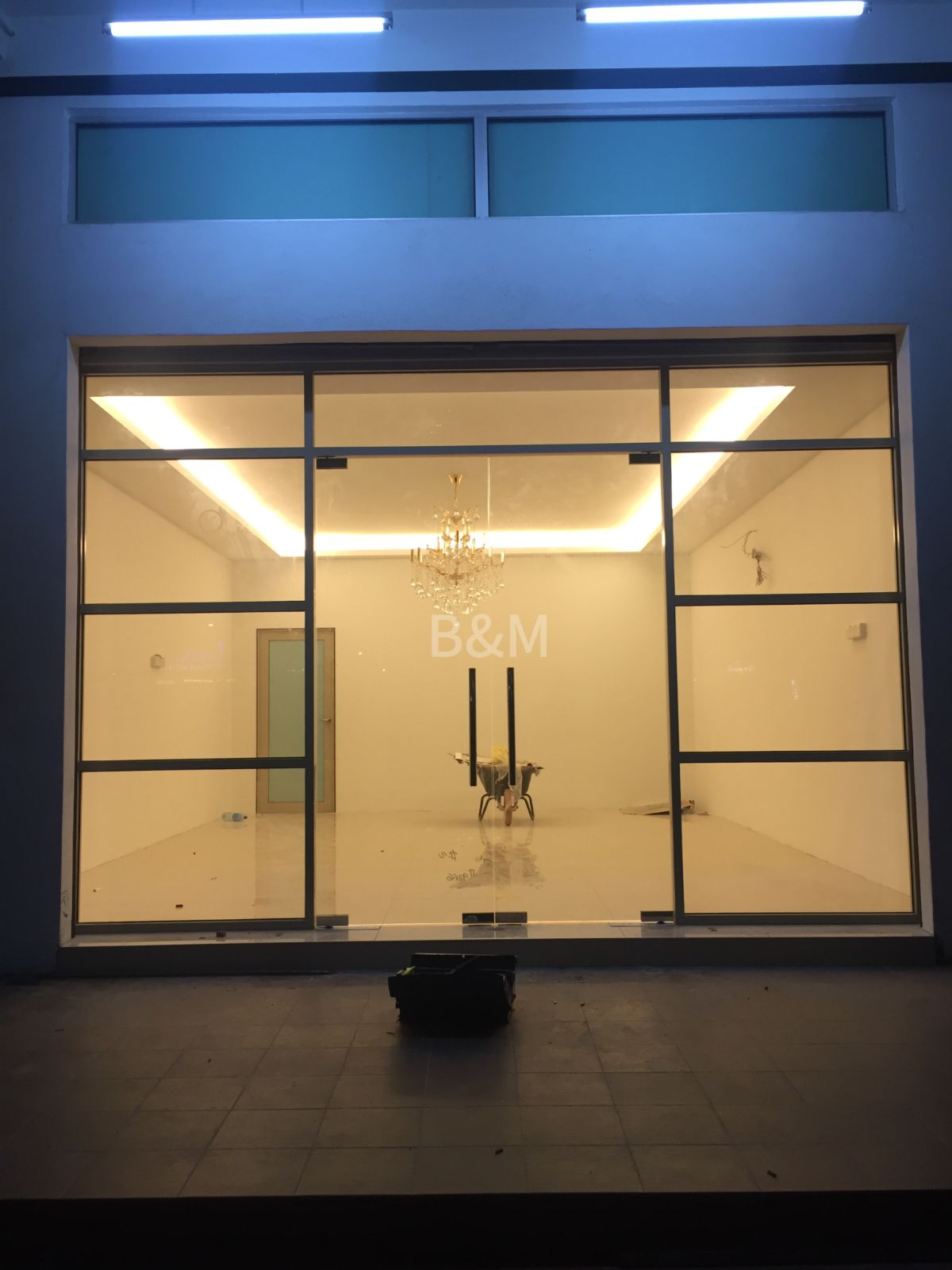 Premium Aluminium Shopfront & Tempered Glass