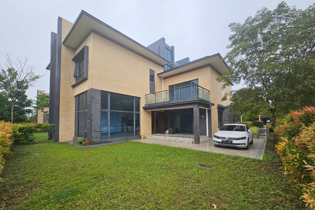 Forest City Fringe Villa – Golf View Cluster Home for Sale