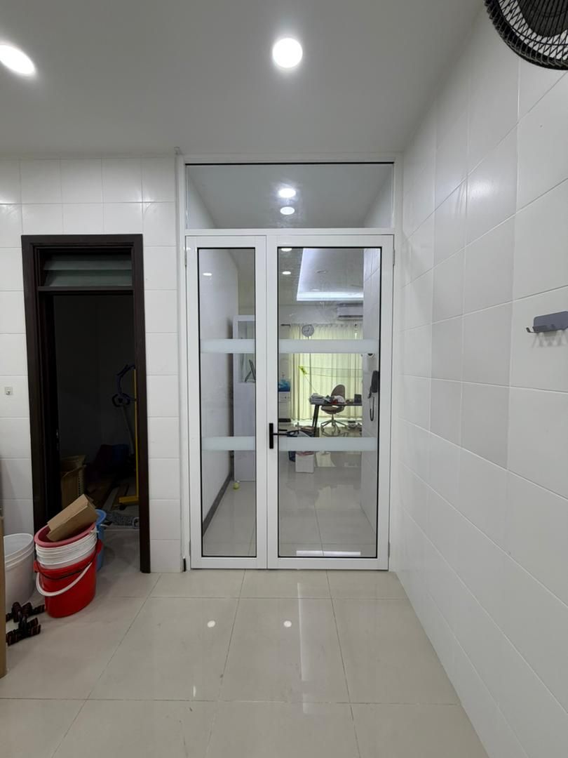 swing door