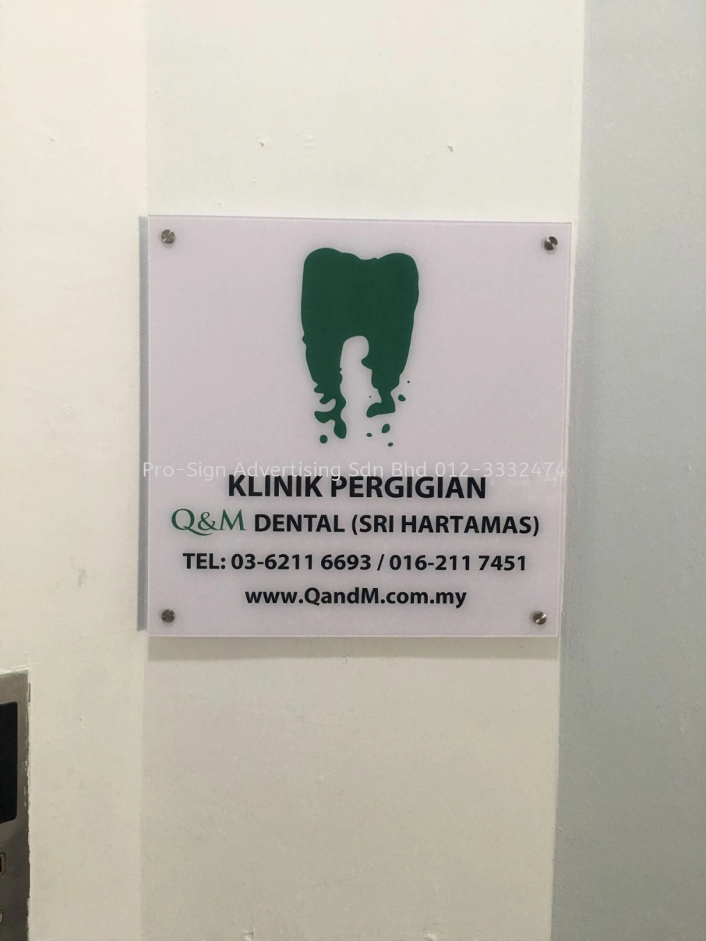 3D BOX UP FRONT LIT WITH GI CLADDING BASE (Q&M DENTAL SRI HARTAMAS, KL, 2019)