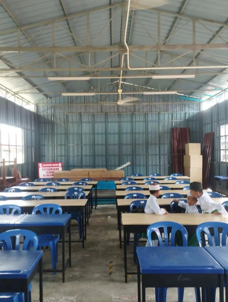 School Table And School Plastic Chair | Meja Sekolah Murid dan Kerusi Plasti hantar kepada Sekolah KAFA Area | Penang | Kulim | lunas | Junjong | Sungai Bakap | Jawi | Bertam | Penaga | Ipoh | Sungai Perak