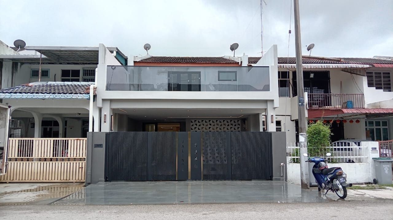 Fully Aluminium Trackless gate Outer frame design & Lasercut (Kampung 8 Melaka)