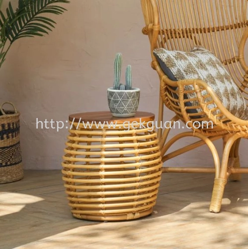 TAB 039 - RATTAN TABLE