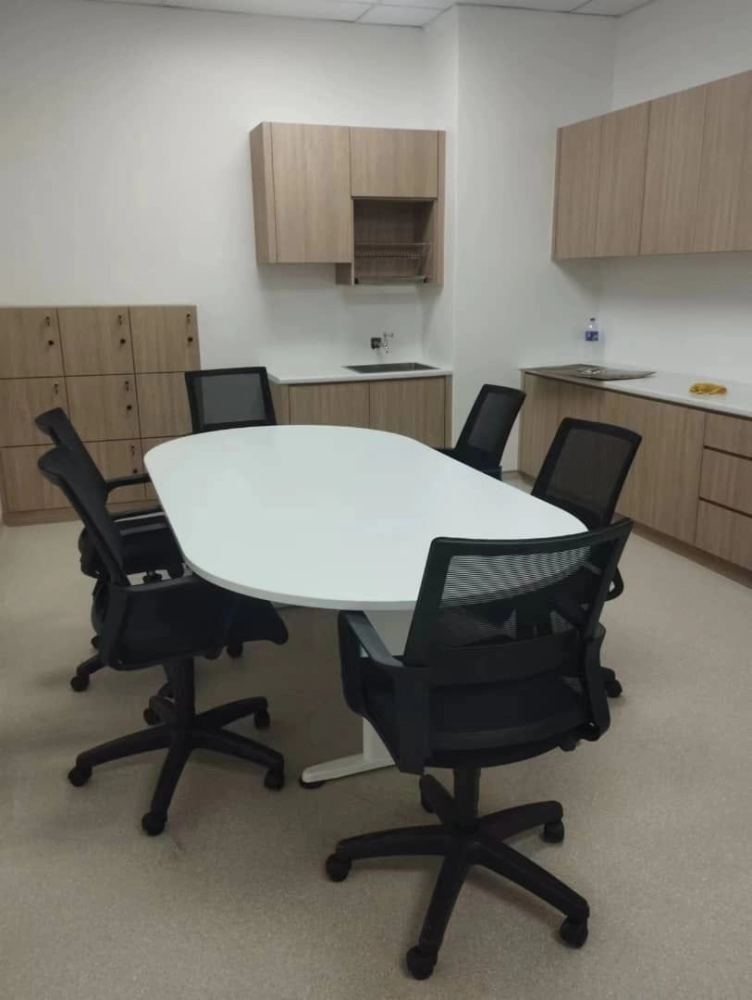 6 Seater Oval Conference Meeting Table | Meja Mesyuarat Putih Bujur | Medium Back Office Chair | Office Chair Penang | Office Furniture Penang | Office Table Penang | Pembekal Perabot Pejabat