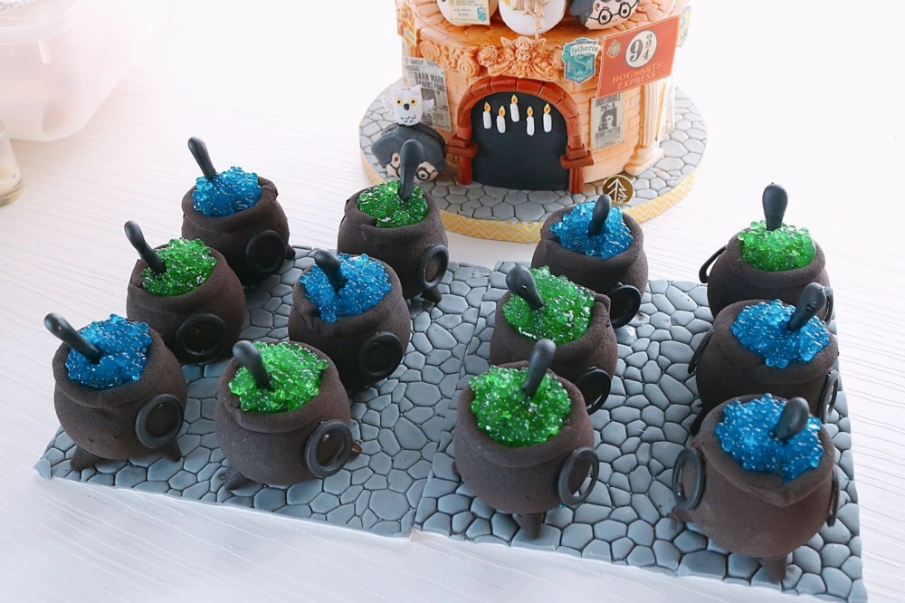 Harry Potter Couldron Mini Mousse Cake