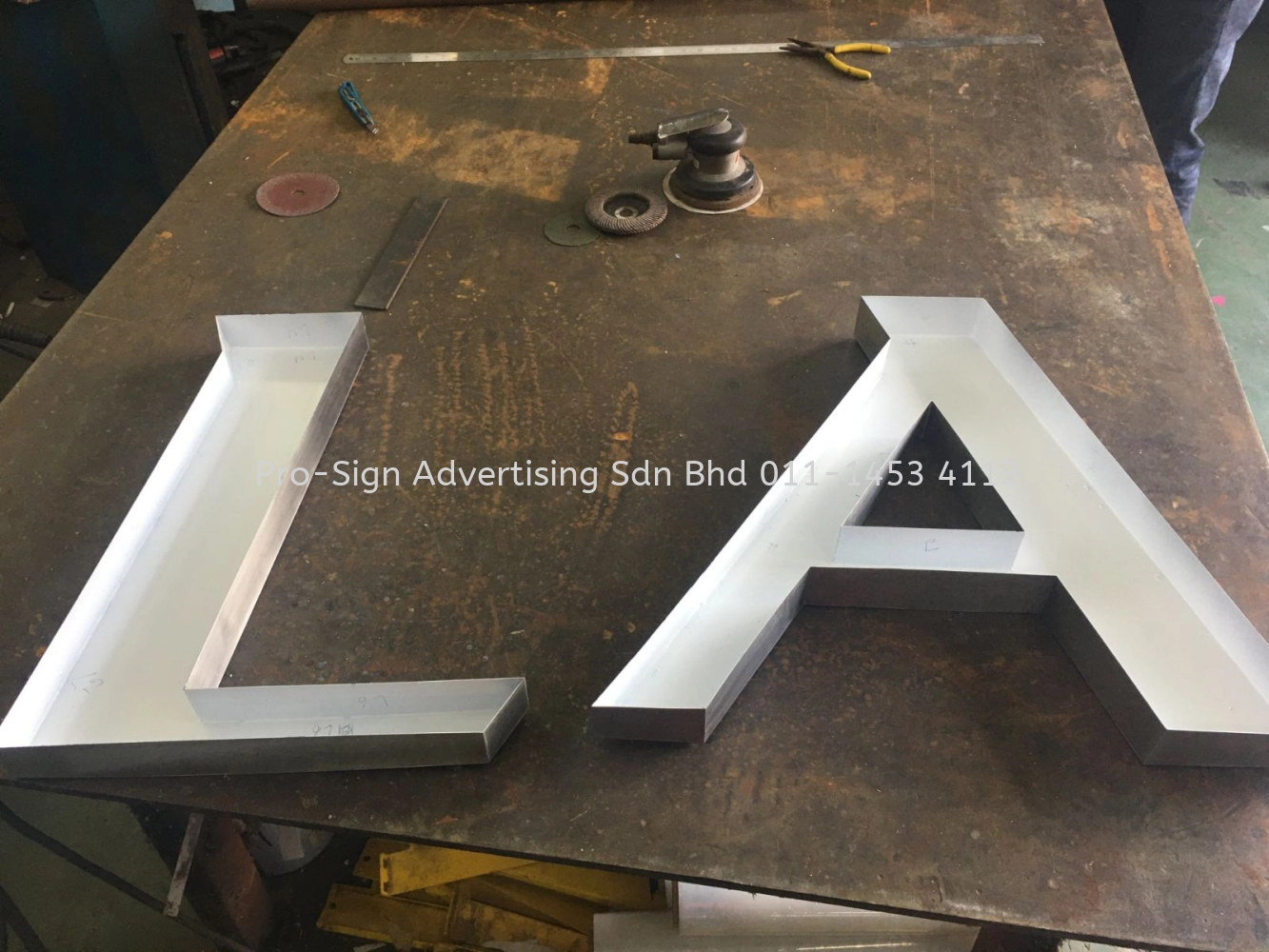 3D RIMLESS STAINLESS STEEL LED FRONT LIT CURVE WALL MAIN SIGNAGE (HLA ...