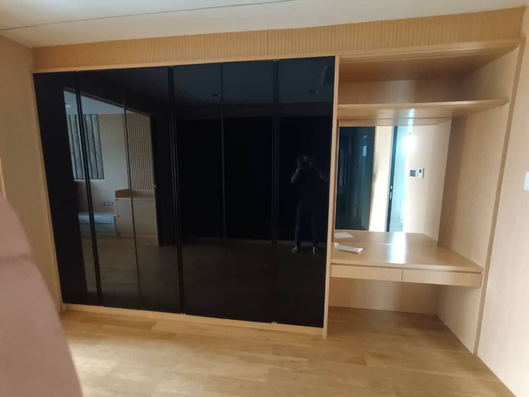 LAMINATED WARDROBE CW BLACK STAINED GLASS | MASTER BEDROOM AT MERU | BATANG KALI | KOTA DAMANSARA 