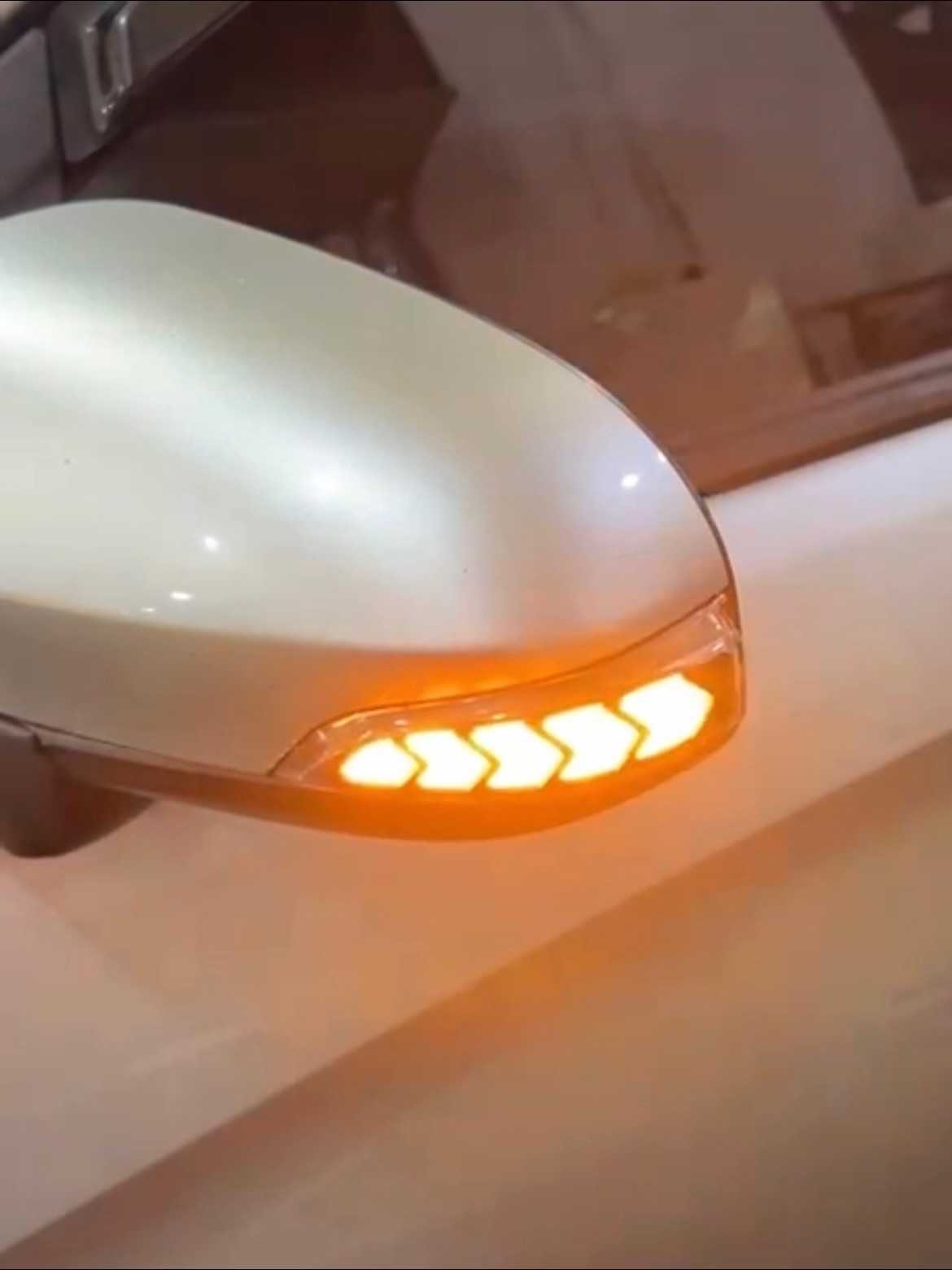 SIDE MIRROR LED RUNNING SIGNAL LIGHT