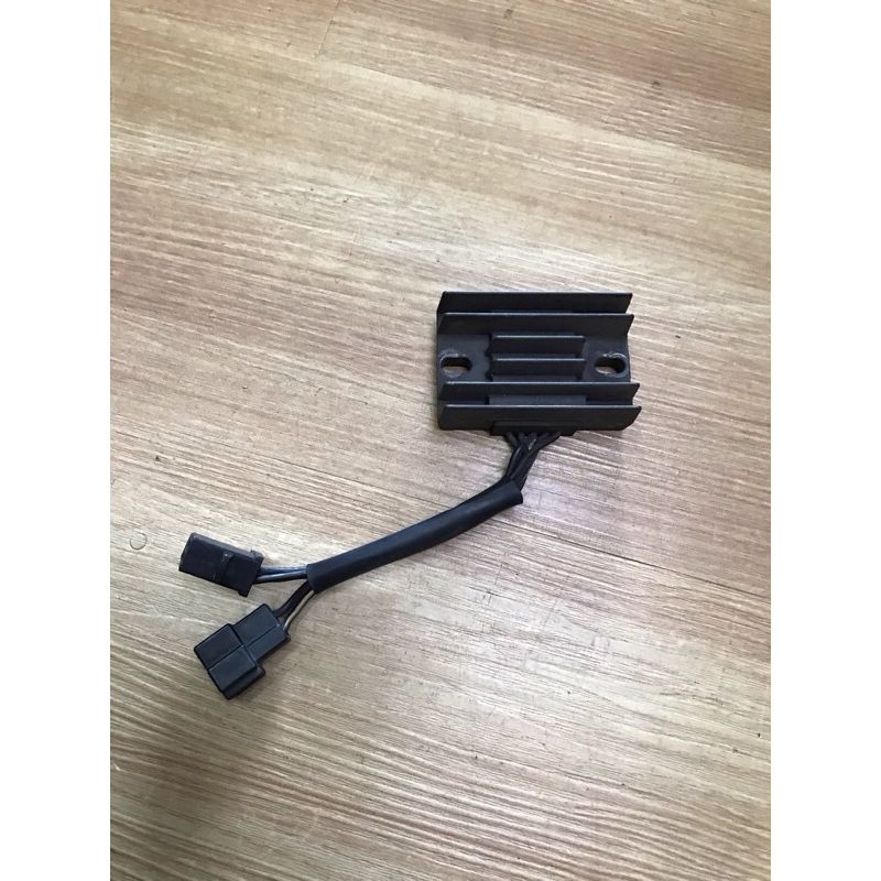 SUZUKI GN125 95-01, GZ125/250 1999-10 Regulator / Rectifier SH572A-12