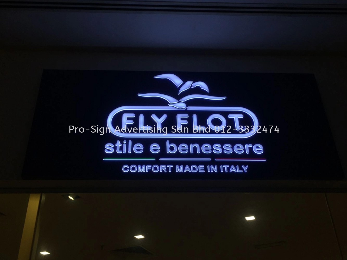 EMBOSSED ACRYLIC LIGHTBOX AND INKJET PRINTING (FLYFLOT, PLAZA 1MK, 2020)