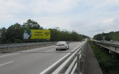 Di KM 148.7 (SB) Tangkak / Pagoh - Row