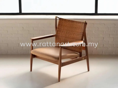 RATTAN LOUNGE CHAIR WITH LEATHER SITTING