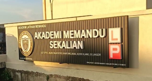 3D BOX UP LETTERS + ALUMINIUM STRIP CEILING BASE SIGNBOARD