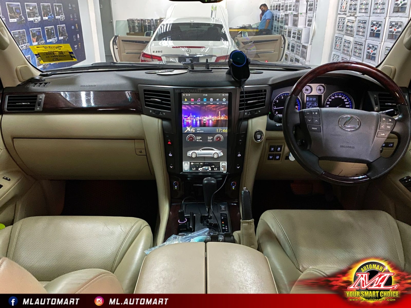 Lexus LX570 J200 Vertical Style Android Monitor (13.6")