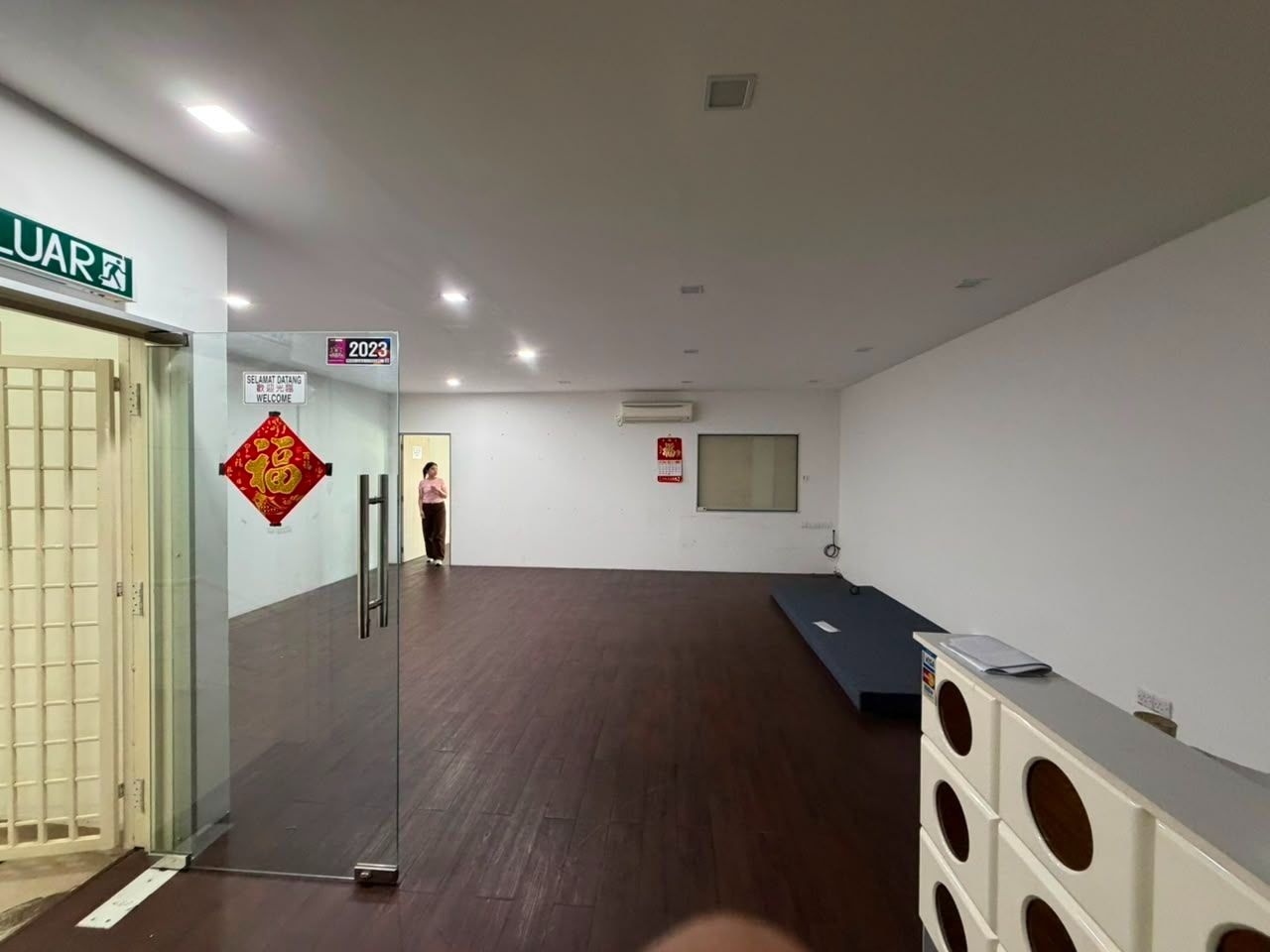 Jalan Molek, Taman Molek @3 Storey Shoplot FOR RENT