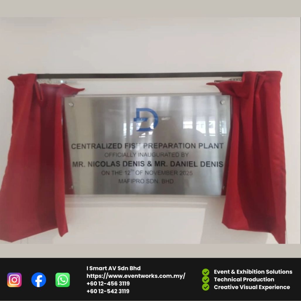 Plaque & Curtain