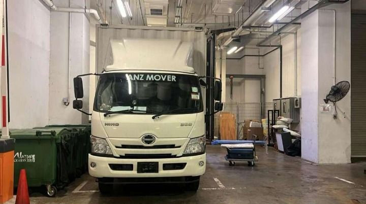 3 Ton & 5 Ton Tail Lift Lorry Rental