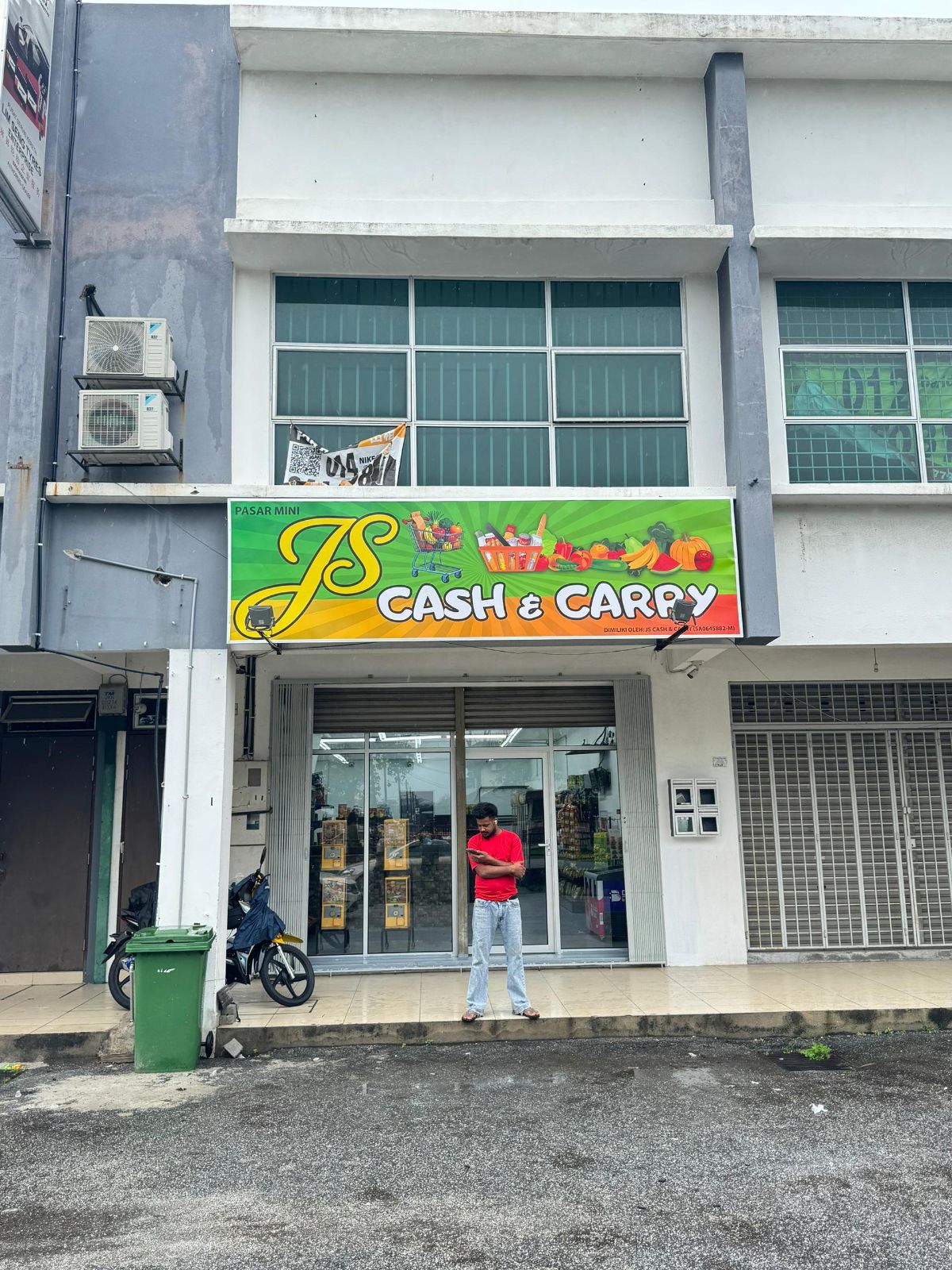 CASH AND CARRY BASIC SIGNBOARD AT KAMPUNG JAWA, KLANG, SELANGOR