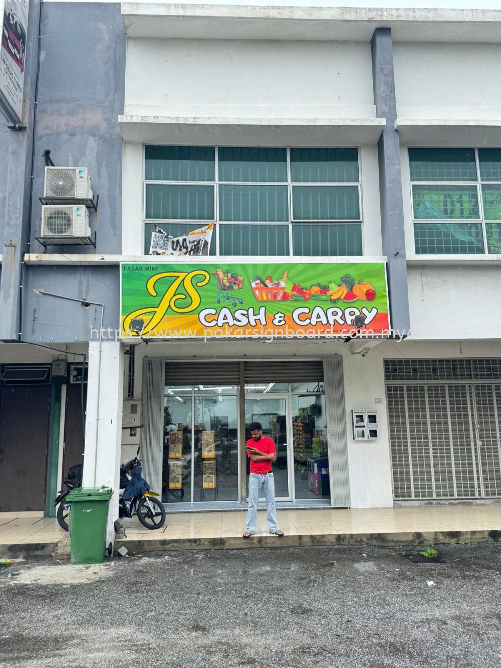 CASH AND CARRY BASIC SIGNBOARD AT KAMPUNG JAWA, KLANG, SELANGOR