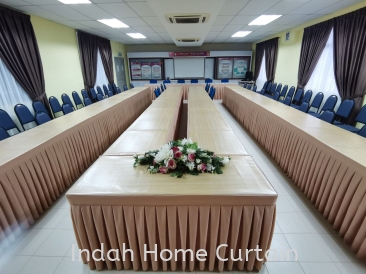 SMK Bukit Tinggi Memasang Skirting Meja Alas Meja dan Langsir Di Bilik Mesyuarat