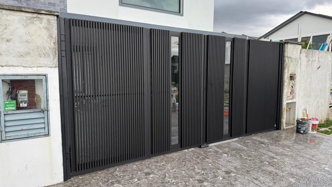Black Stainless Steel Gate - Customized Aluminium Fluted