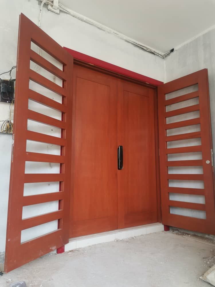 Maindoor