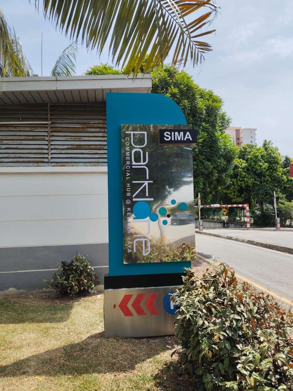 PYLON STAND SIGNAGE