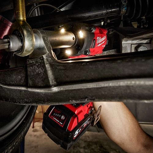 M18 FUEL™ Compact Impact Wrench (M18 FIW212-0)