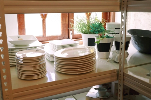 DINNERWARE & KITCHENWARE