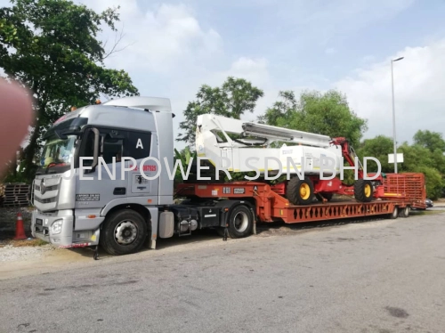 Efficient Low Loader Rental for Seamless Boom Lift Transportation